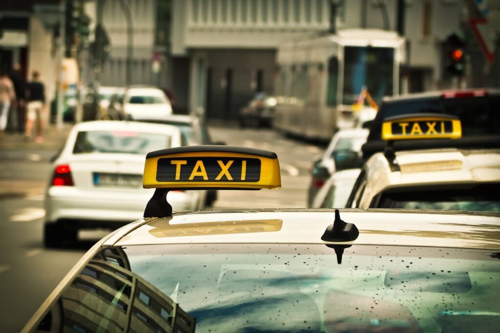 車を所持するよりタクシー生活の方がお得？
