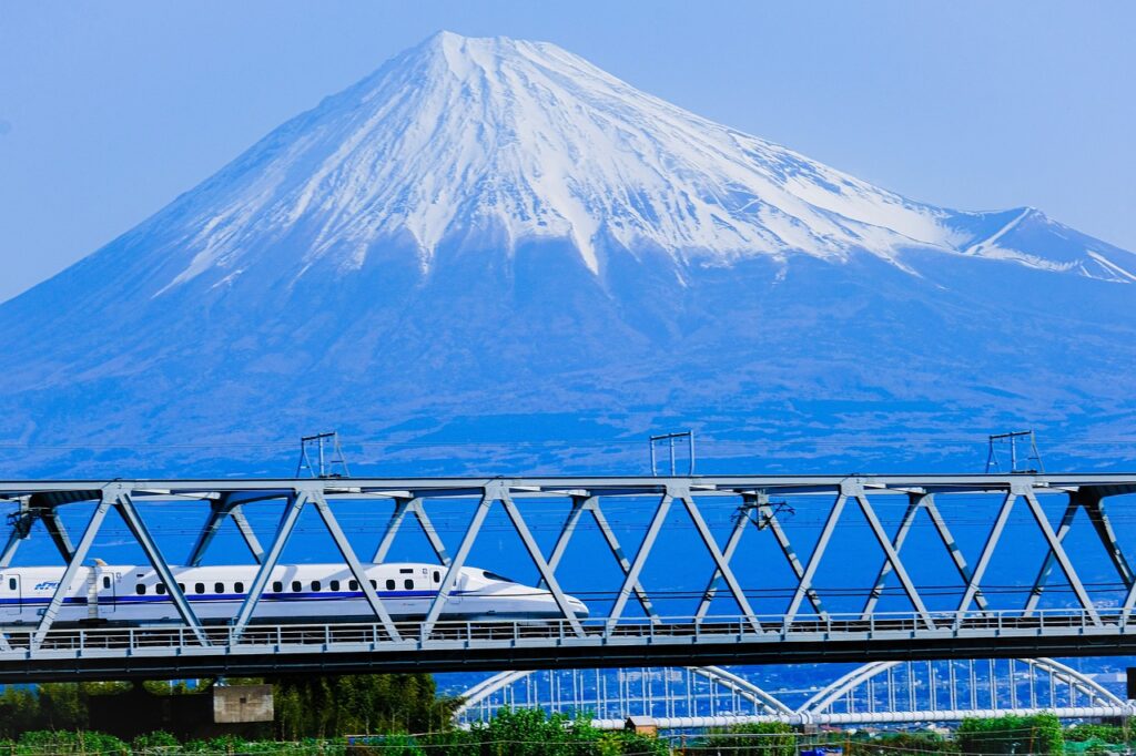 新幹線と飛行機はどちら早く行ける？