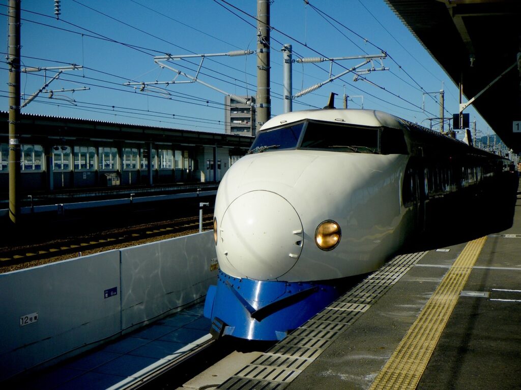 東京から大阪まで移動するのに昔は2週間かかった？移動手段や新幹線の歴史について紹介！